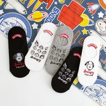  Yeni Mınıso Snoopy Çorap Kawaii Karikatür kadın Görünmez Çorap Kore Rahat erkek Sığ Ağız Kısa Çorap Çift Çorap